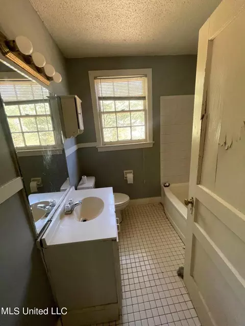 534 Avalon Rd, Jackson, MS 39206 photo 5