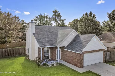8821 Marguerite Dr, Ocean Springs, MS 39564