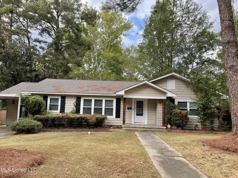 1022 Cedar Hill Dr, Jackson, MS 39206