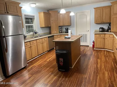 1300 Farrigut Lake Rd, Gautier, MS 39553