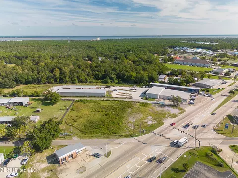1083 Us 90, Bay Saint Louis, MS 39520