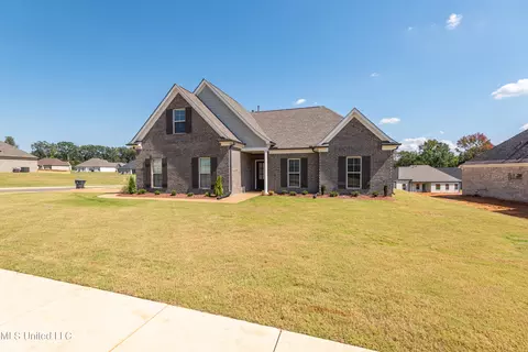 1862 Millers Cv, Nesbit, MS 38651