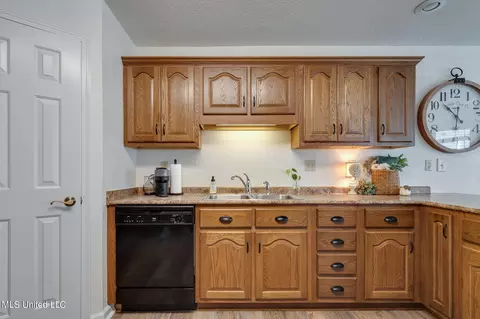 2258 Legends Dr, Nesbit, MS 38651 photo 9