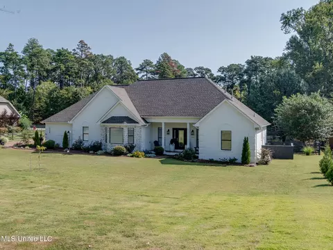 2258 Legends Dr, Nesbit, MS 38651 photo 3