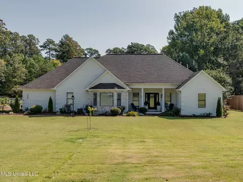 2258 Legends Dr, Nesbit, MS 38651 photo 2