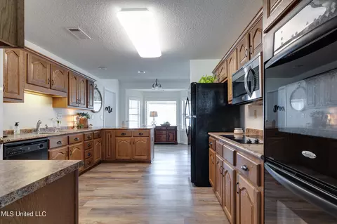 2258 Legends Dr, Nesbit, MS 38651 photo 7