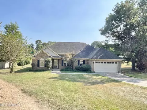214 Elm Rd, Batesville, MS 38606