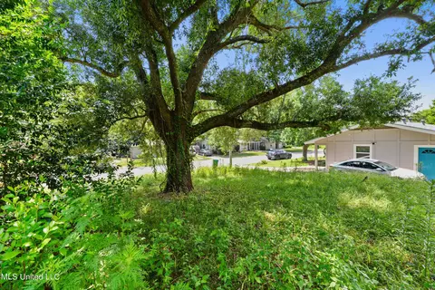 2908 Pineland Dr, Gulfport, MS 39501