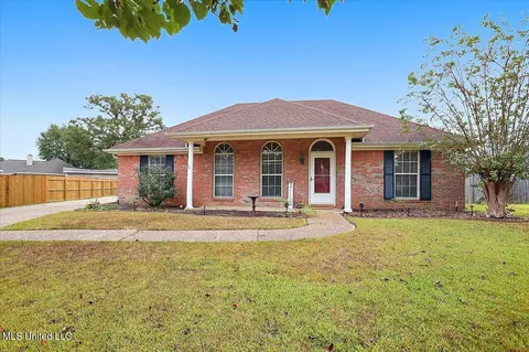 205 Hickory Cir, Pearl, MS 39208