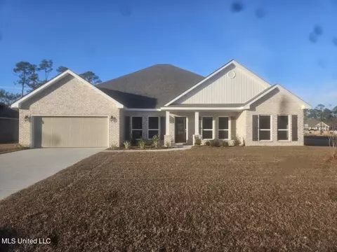 6887 Osprey Dr, Ocean Springs, MS 39564