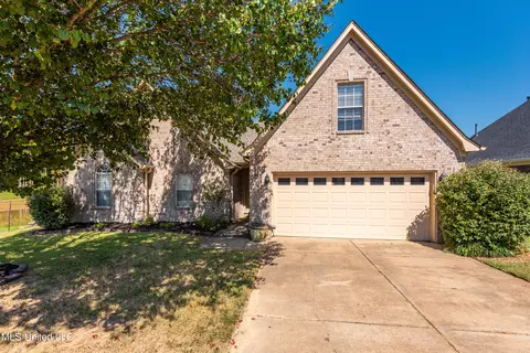 9768 Crape Myrtle Drive Dr, Olive Branch, MS 38654