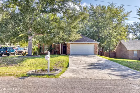 94152 Bayou Dr, Diamondhead, MS 39525
