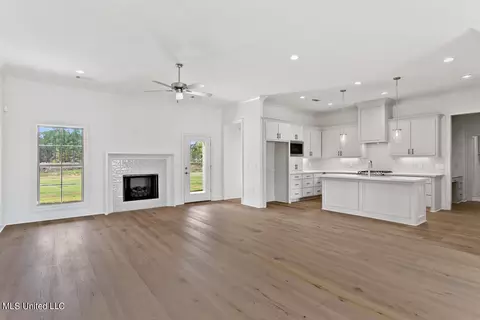 Living - 101 Lakecrest Dr, Madison, MS 39110 photo 1 of 2