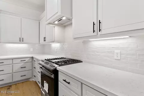 Kitchen - 101 Lakecrest Dr, Madison, MS 39110 photo 4 of 7