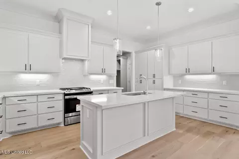 Kitchen - 101 Lakecrest Dr, Madison, MS 39110 photo 1 of 7