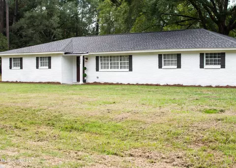 12904 Dixie Hill Dr, Moss Point, MS 39562