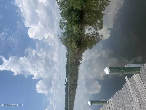 4048 Lazy River Rd, Bay Saint Louis, MS 39520