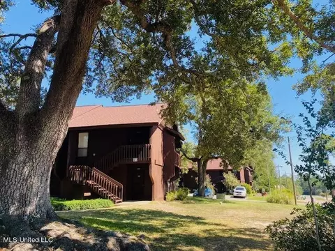 225 Molokai #G, Diamondhead, MS 39525