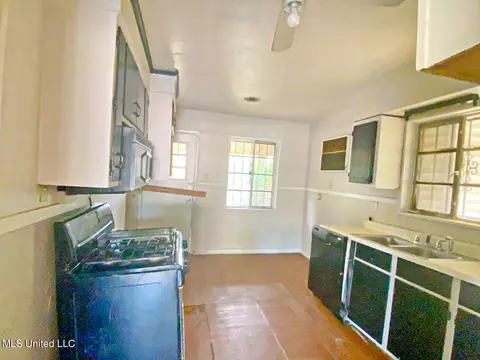 1377 W Mcdowell Rd, Jackson, MS 39204 photo 5