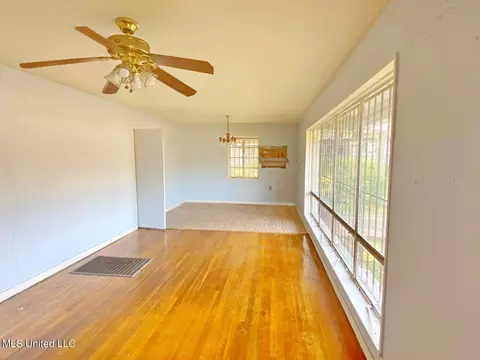 1377 W Mcdowell Rd, Jackson, MS 39204 photo 3