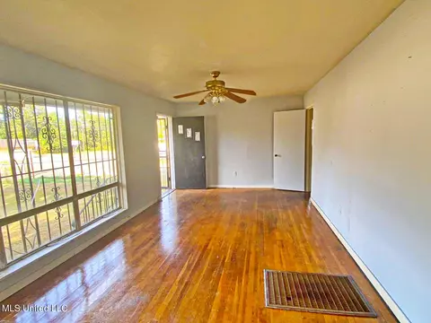 1377 W Mcdowell Rd, Jackson, MS 39204 photo 2