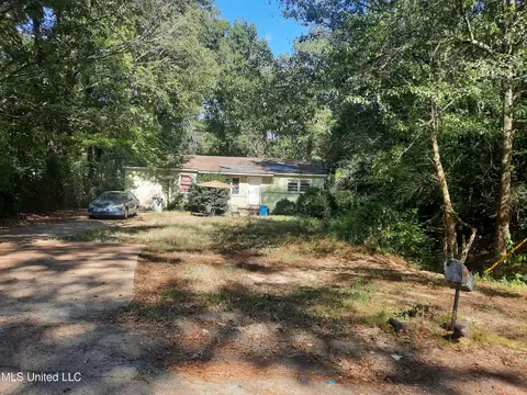 166 Clinton Cir, Jackson, MS 39209 photo 1