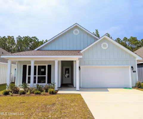 7800 Coral Ln, Ocean Springs, MS 39564