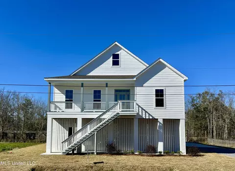 215 Swanson Ave, Pass Christian, MS 39571