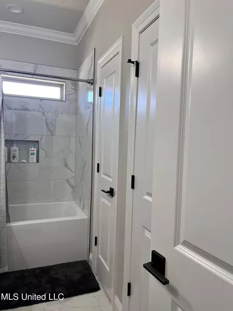 12239 E Pointe Dr, Picayune, MS 39466