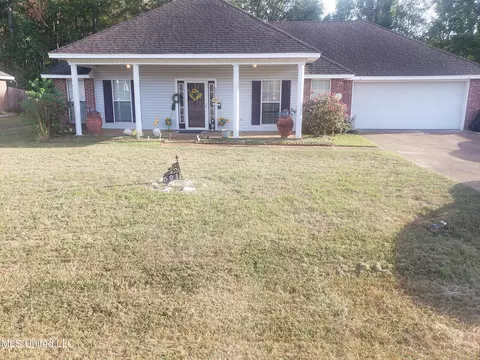 521 Hillandale Dr, Jackson, MS 39212