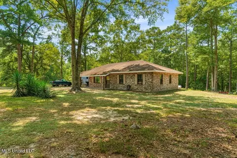 92 Brewer Ln, Poplarville, MS 39470
