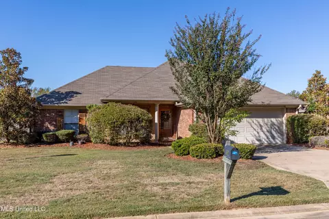 574 Oak Park Cir, Pearl, MS 39208