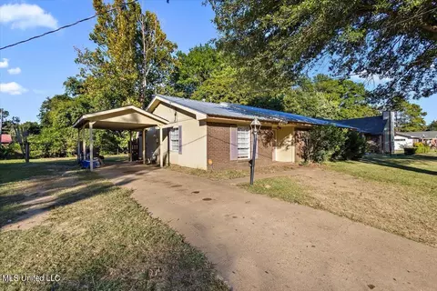 2336 W Clubview Cir, Yazoo City, MS 39194
