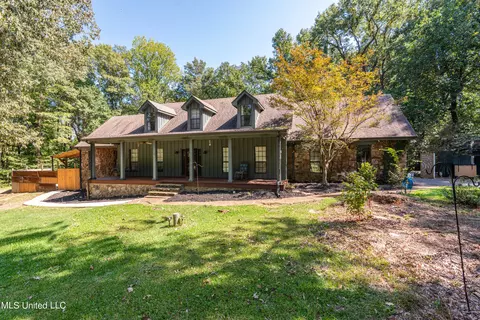 8708 Ridgecrest Dr, Walls, MS 38680