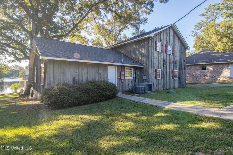 904 E Lakeshore Dr, Carriere, MS 39426 24 Photos Movoto