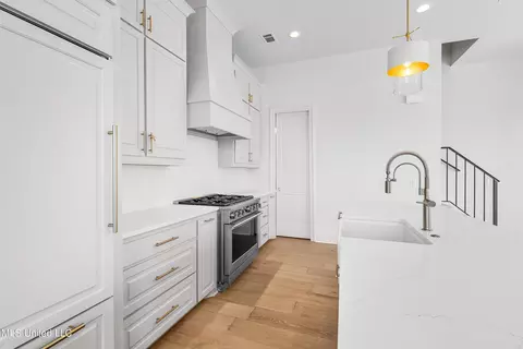 Kitchen - 218 Amelia Cir, Madison, MS 39110 photo 6 of 8