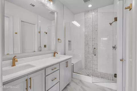 Bath - 218 Amelia Cir, Madison, MS 39110 photo 6 of 8