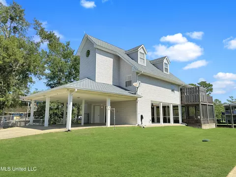 11092 New York St, Bay Saint Louis, MS 39520