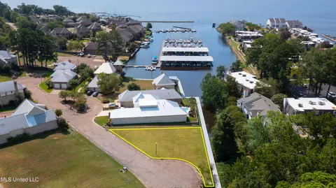 1 Marina Cv, Ridgeland, MS 39157