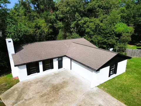 7826 Koko Pl, Diamondhead, MS 39525