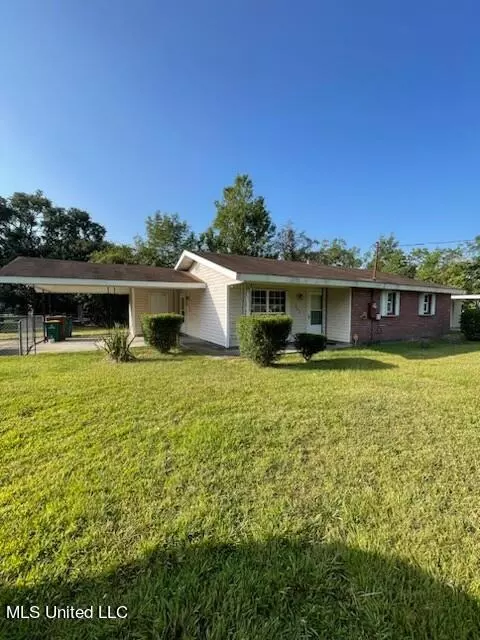 302 Larosa Rd, Long Beach, MS 39560