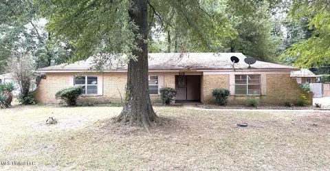 218 Meadowbrook Rd, Greenwood, MS 38930