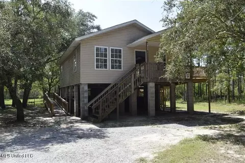 5165 Tombigbee St, Bay Saint Louis, MS 39520