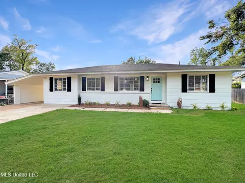 215 Oak Park Dr, Pearl, MS 39208