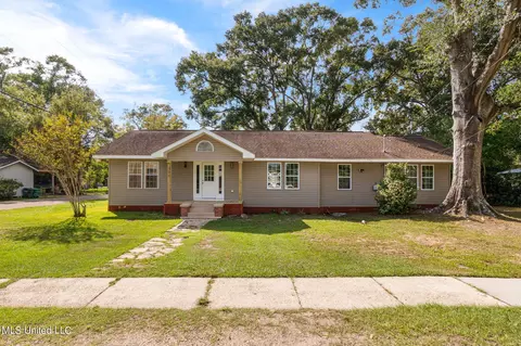301 Dozier St, Picayune, MS 39466