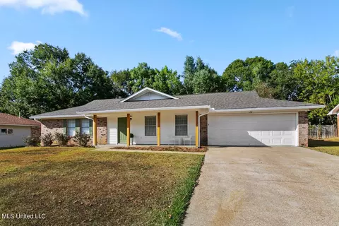 178 Cypress Dr, Madison, MS 39110