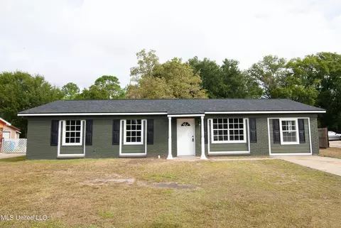 5607 Arrowhead Dr, Pascagoula, MS 39581