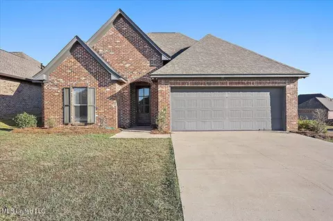 709 Sawgrass Lakes Dr, Brandon, MS 39042