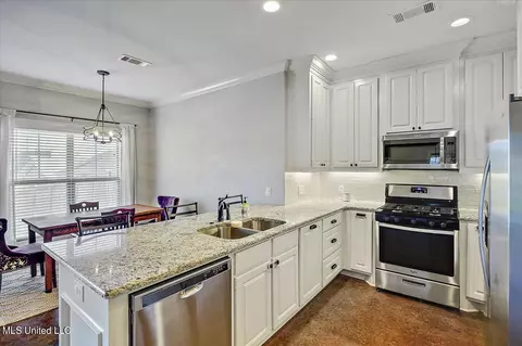 709 Sawgrass Lakes Dr, Brandon, MS 39042 photo 11