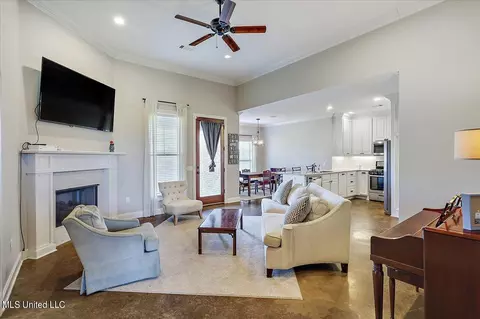 709 Sawgrass Lakes Dr, Brandon, MS 39042 photo 7